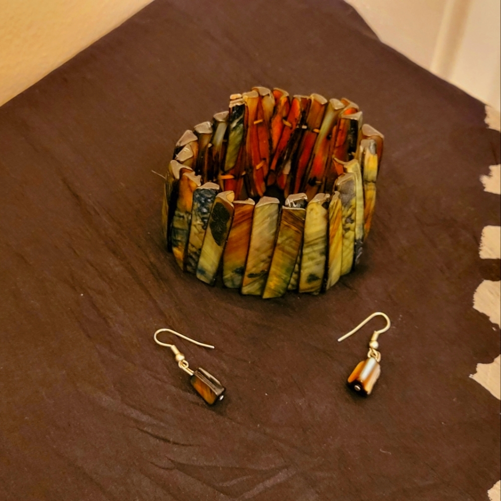 Bracelet and earrings